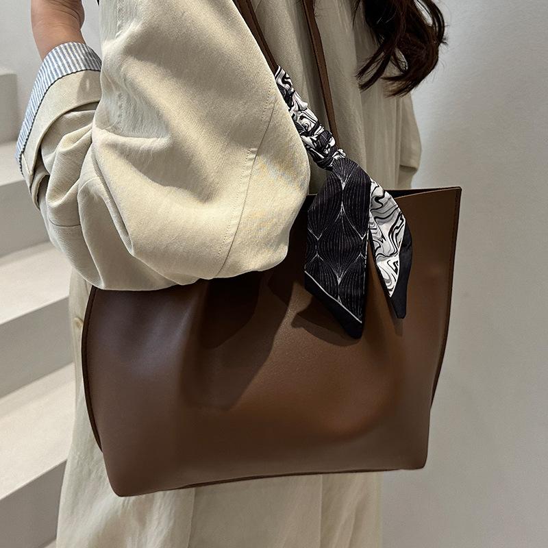 Texture Solid Color Bag 2026 Large-capacity Retro New Shoulder Bag Temperament Casual Niche Underarm Shoulder Bag