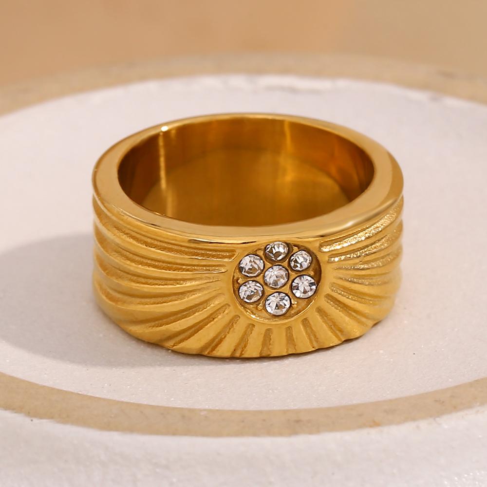 MamacitaSlay Unisex 18K Gold Plated Stainless Steel Zircon Sun Striped Ring 2025 Trendy Party Waterproof Jewelry Elegant Ring