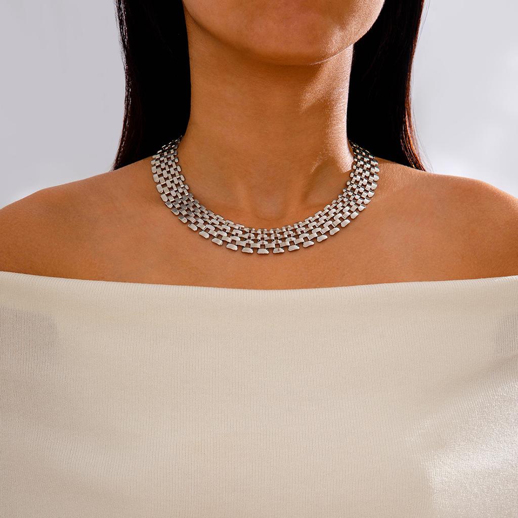 Labyrinth Single-layer Neck Chain Necklace, Retro Exaggerated Gold Paper Pattern Short Collarbone Chain