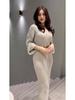 2024 Herbst/Winter Schlankes V-Ausschnitt Strickkleid - Neuer Modischer Intellektueller Stil
