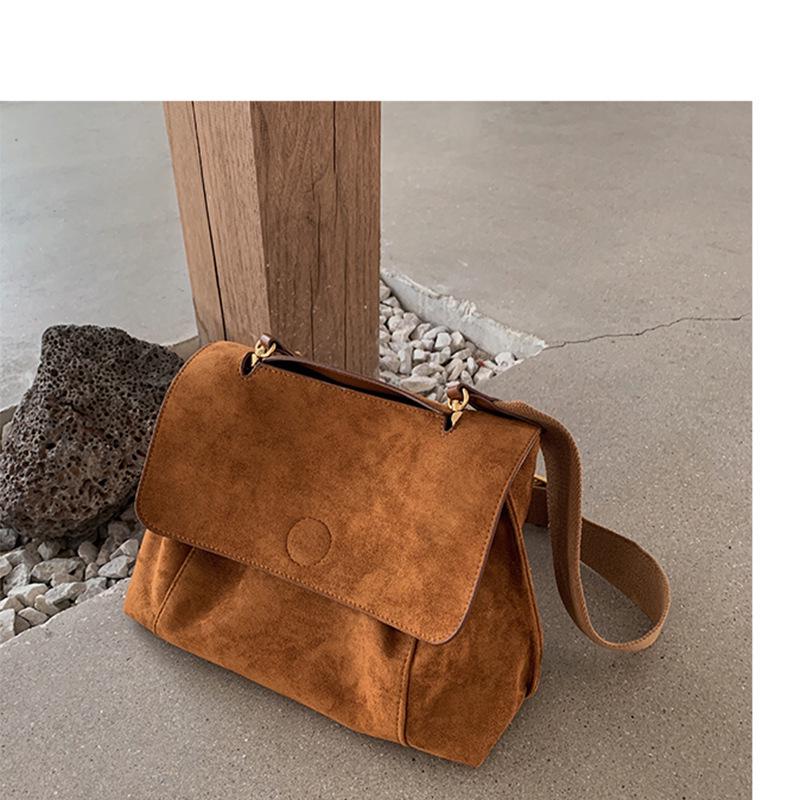 2024 Trendy Retro Brown Flannel Women's Large Capacity Messenger Shoulder Bag for Autumn/Winter