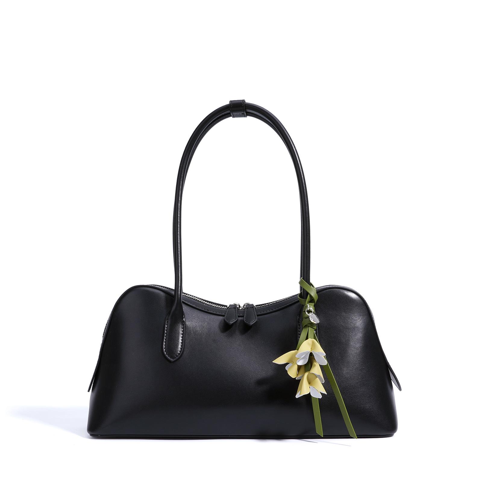 

2025 new niche design shoulder bag commuter large capacity armpit bag casual versatile exquisite pendant handbag чёрный