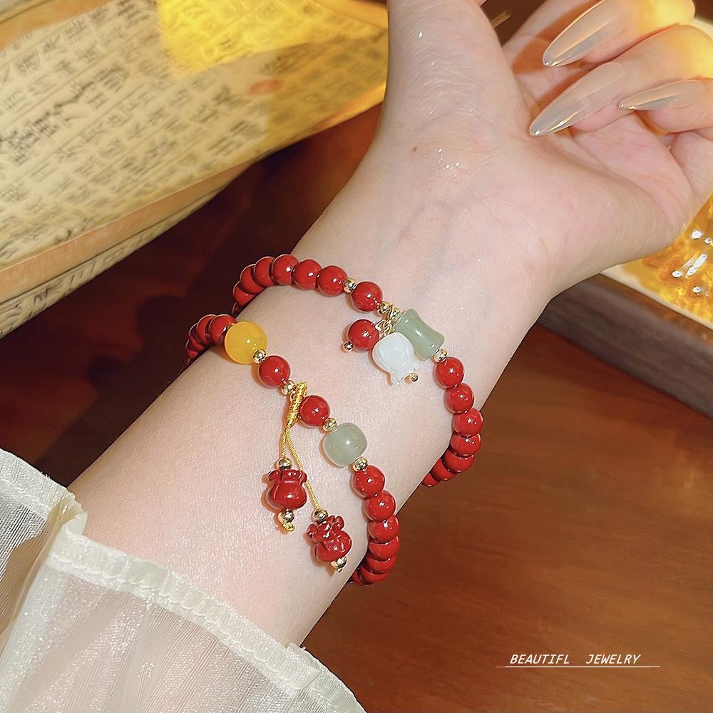 New design rock crystal elastic bracelet sweet temperament strawberry crystal bracelet jewelry girl.