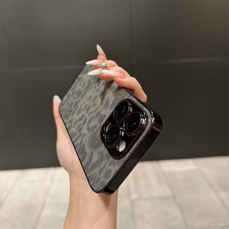 Built-in Lens Protector Case for iPhone 16/17 Pro Max, Leopard Print, Drop-Proof, Solid Color, High-End Feel