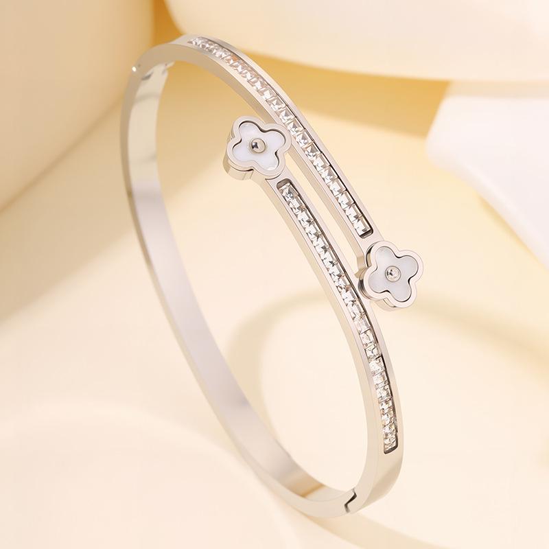 Fashion explosion Titanium steel  Personality high sense Girls lucky grass flower versatile ing full diamond 