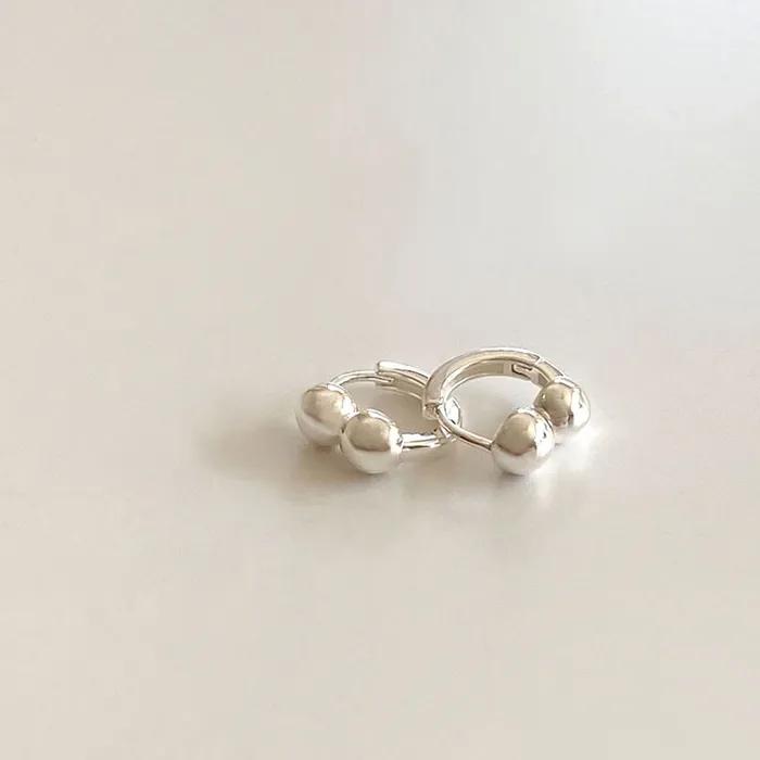 Mini Snowball Earrings worn by Choi Hee-jin and Kim Ji-eun
