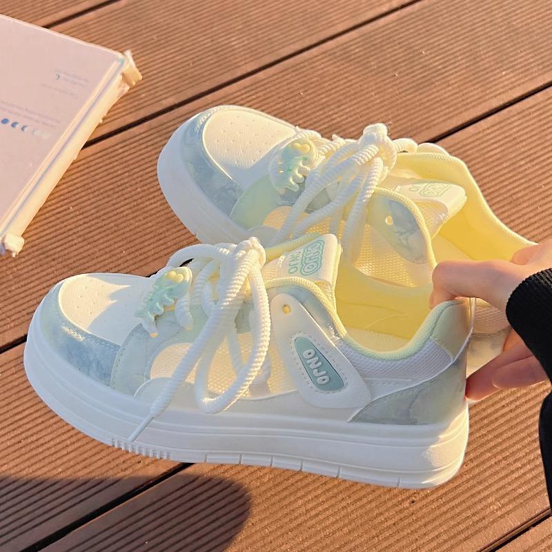 Summer mesh breathable little white shoes women's 2025 new popular student platform bread shoes versatile sports and leisure shoes