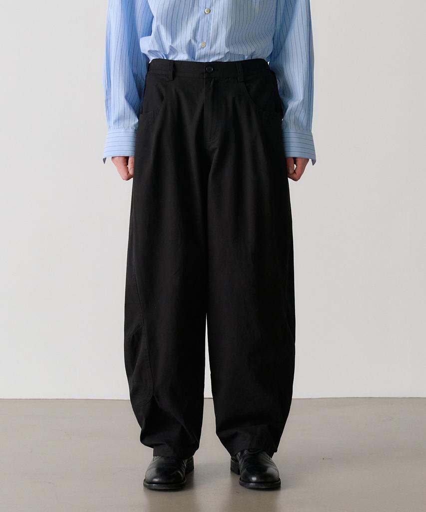 KNOUUN Curved Chino Pants (Black)