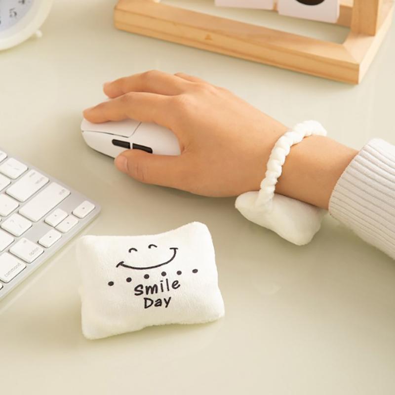 

Милая подушка-подставка для запястья с выражением лица, мини-подушка для поддержки, удобная, снижает усталость, износостойкая защита для запястья, коврик для мыши, офисные принадлежности as the picture