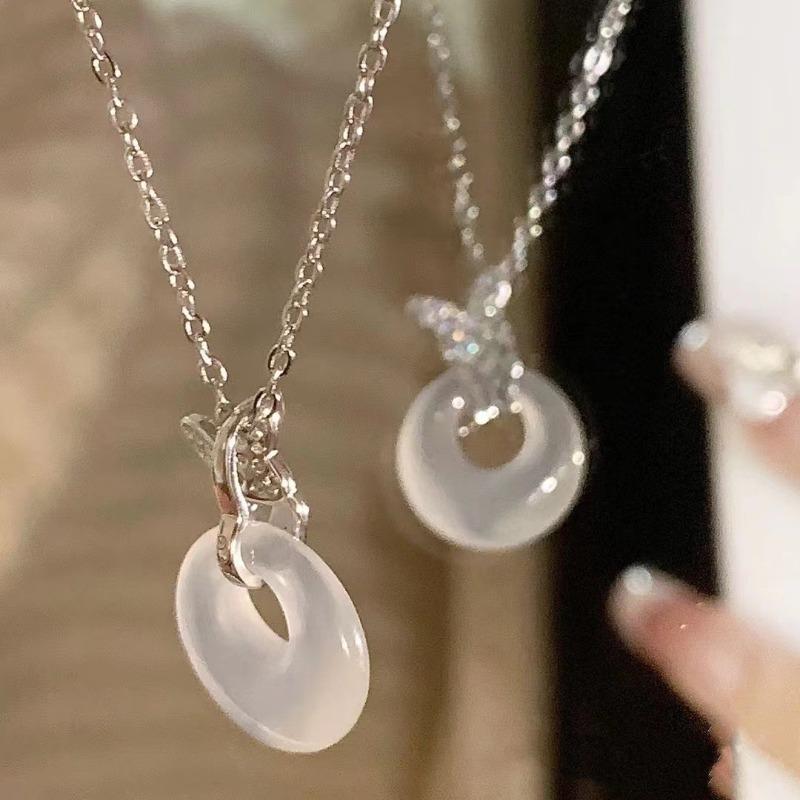 Schmetterling Liebe Sicherheitsverschluss Halskette Damen Leichter Luxus Nischen Design Schlüsselbein Kette für Freundinnen und Freundinnen