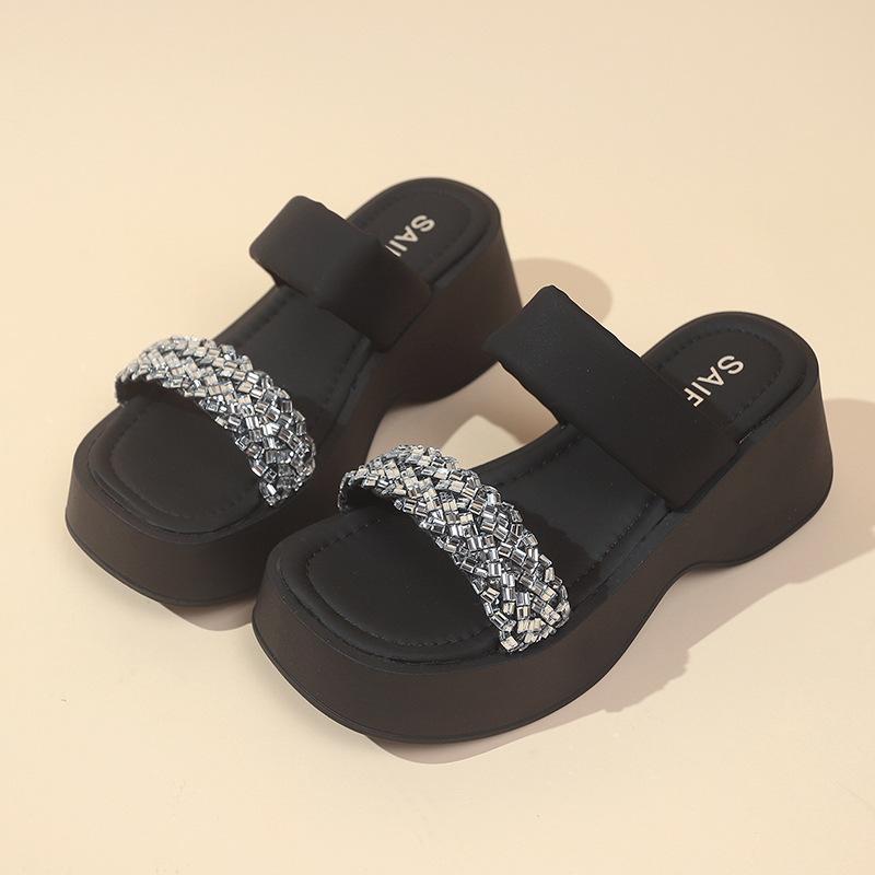 2025 summer new fashionable running water diamond outer wear versatile thick-soled cool slippers muffin bottom beach shoes