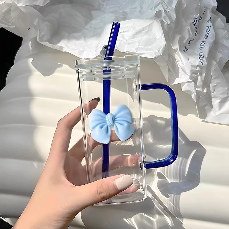 INS Stil Schmetterlingsbecher: Hohes Borosilikatglas, Transparentes quadratisches Design mit Griff & Strohhalm, Temperaturbeständig für Frauen.