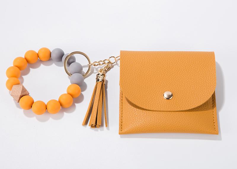 Food Grade Keychain Bracelet Silicone Wallet With Wood Bead and Wallet Women's Key Chain Bangle With Tassel and Purse