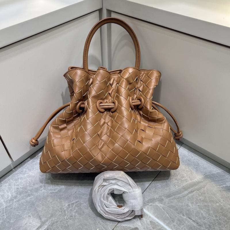 New lucky bag woven bag leather pleated drawstring cloud bag fashionable large capacity shoulder messenger bag