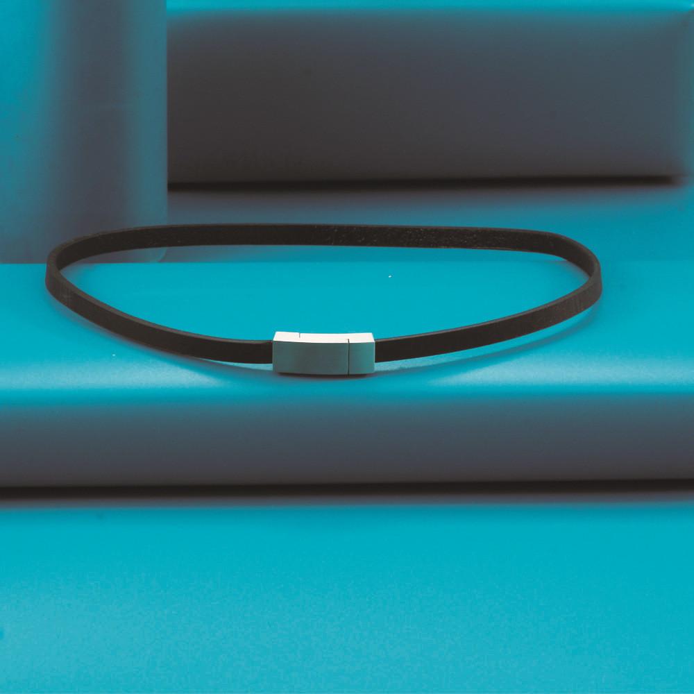 Collana girocollo geometrica con ciondolo quadrato in acciaio al titanio per donna