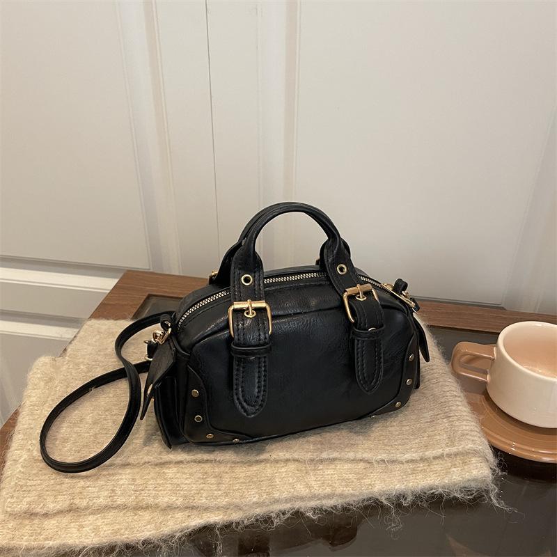 Yogodlns Trend Y2K Retro Rivet Shoulder Bag Spicy Girl Vintage Underarm Bag Pu Leather Handbag Locomotive Bowling Bag