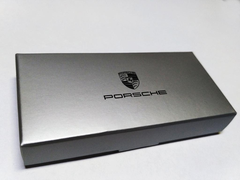 Klíčenka s erbem Porsche Červená PORSCHE Porsche Design [Originální Porsche]