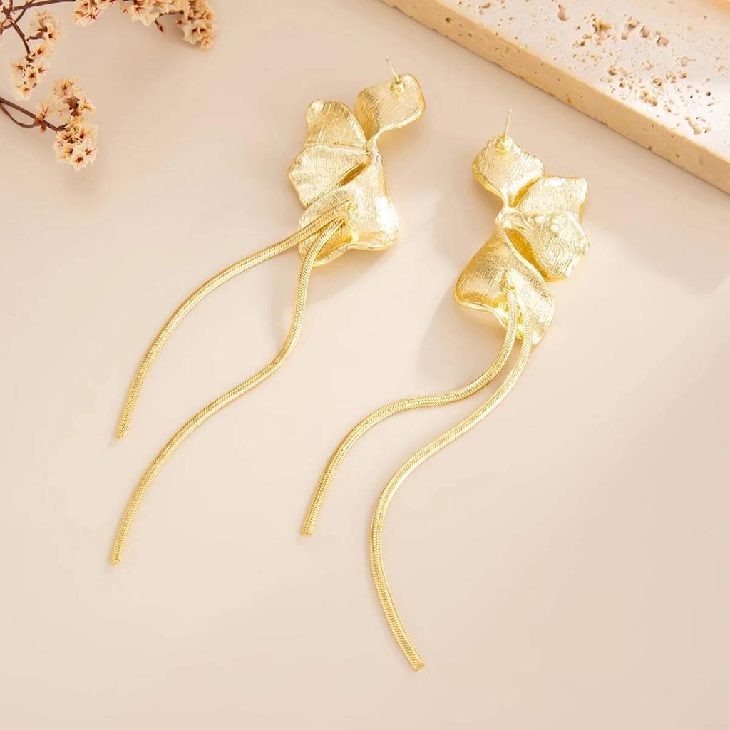 Salircon New Elegant Gold Color Flower Long Tassel Pendant Earrings Women Fashion Simple Metal Piercing Ear Banquet Jewelry Gift