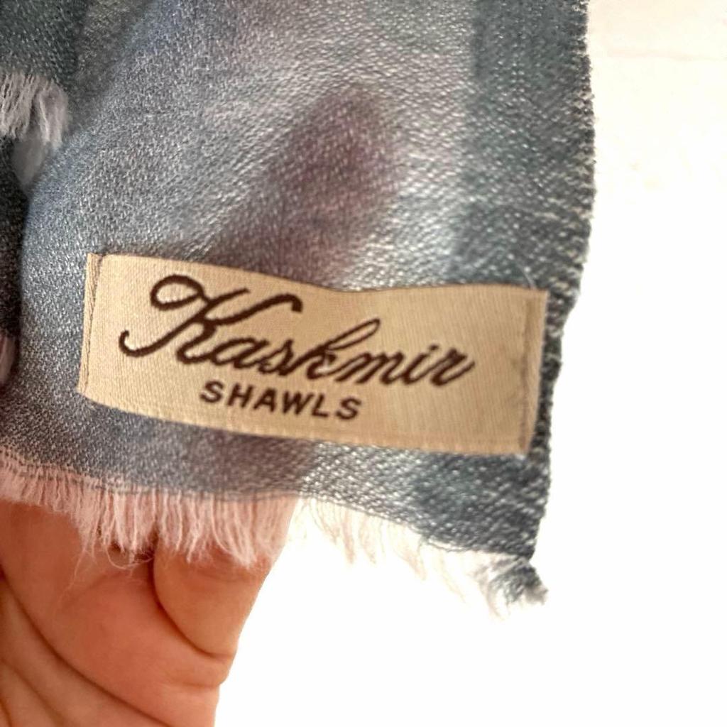 Used 100% Cashmere Large Stole 70x200 Paisley Pattern Air Conditioning Protection