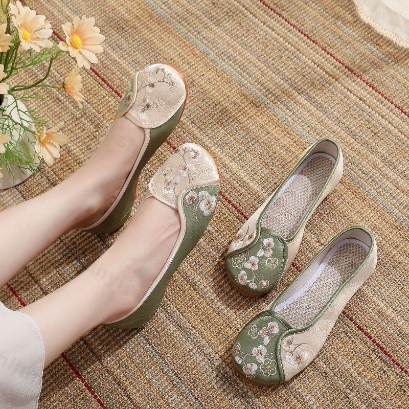 2026 New Summer Fashion Style Lightweight Comfortable Cheongsam Paired Ethnic Embroidered Shoes Womens Shoes Slip On Soft Sole
