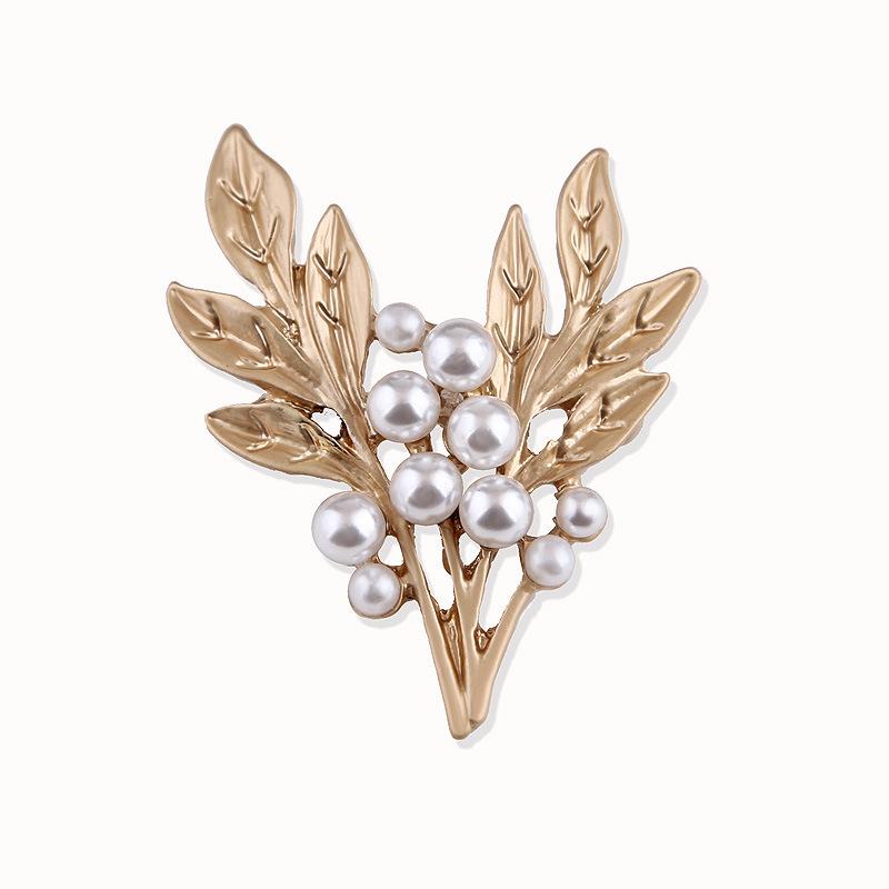 Retro Suit Personality Fashion Popularity No Light Gold Pearl Leaves Female Corsage  Designer Brooch Pin Mini Bobby Pins Perfect Gift for Couples