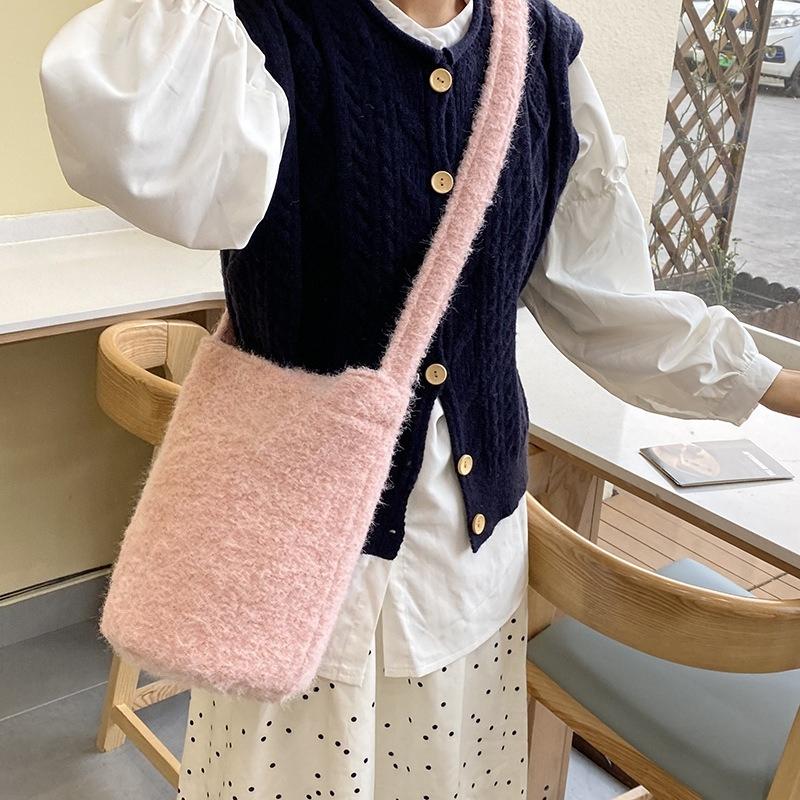 Faux Lamb Wool Ladies Red Crossbody Bag Retro Furry Women's Bucket Shoulder Bags Soft Plush Female Winter Handbags Purse Tote