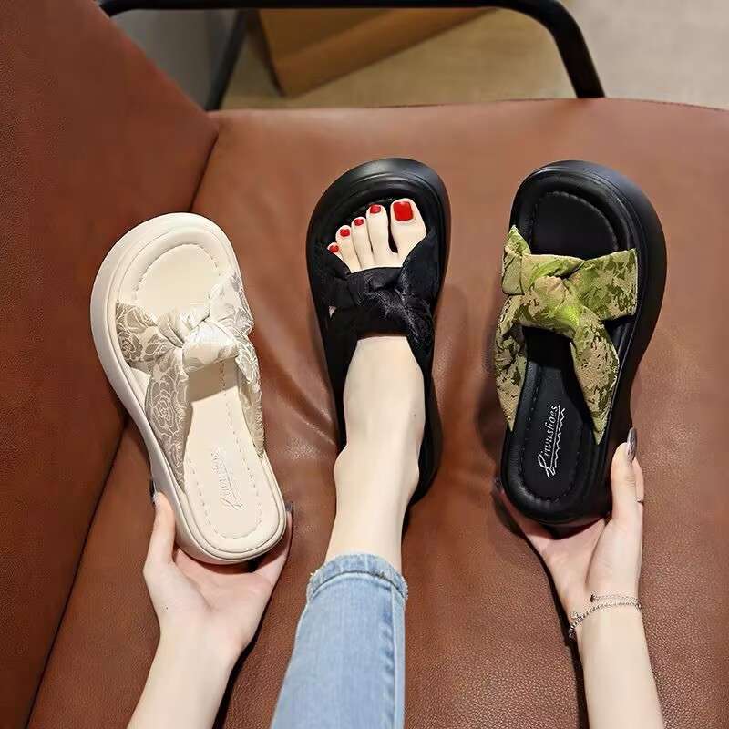 Gentle matching skirt platform slippers women's summer wear 2025 new muffin sandals high heels sandals soft-soled beach shoes