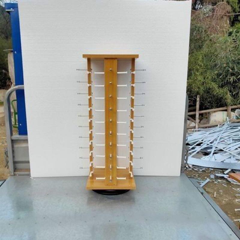 Напольная вращающаяся стойка для солнцезащитных очков