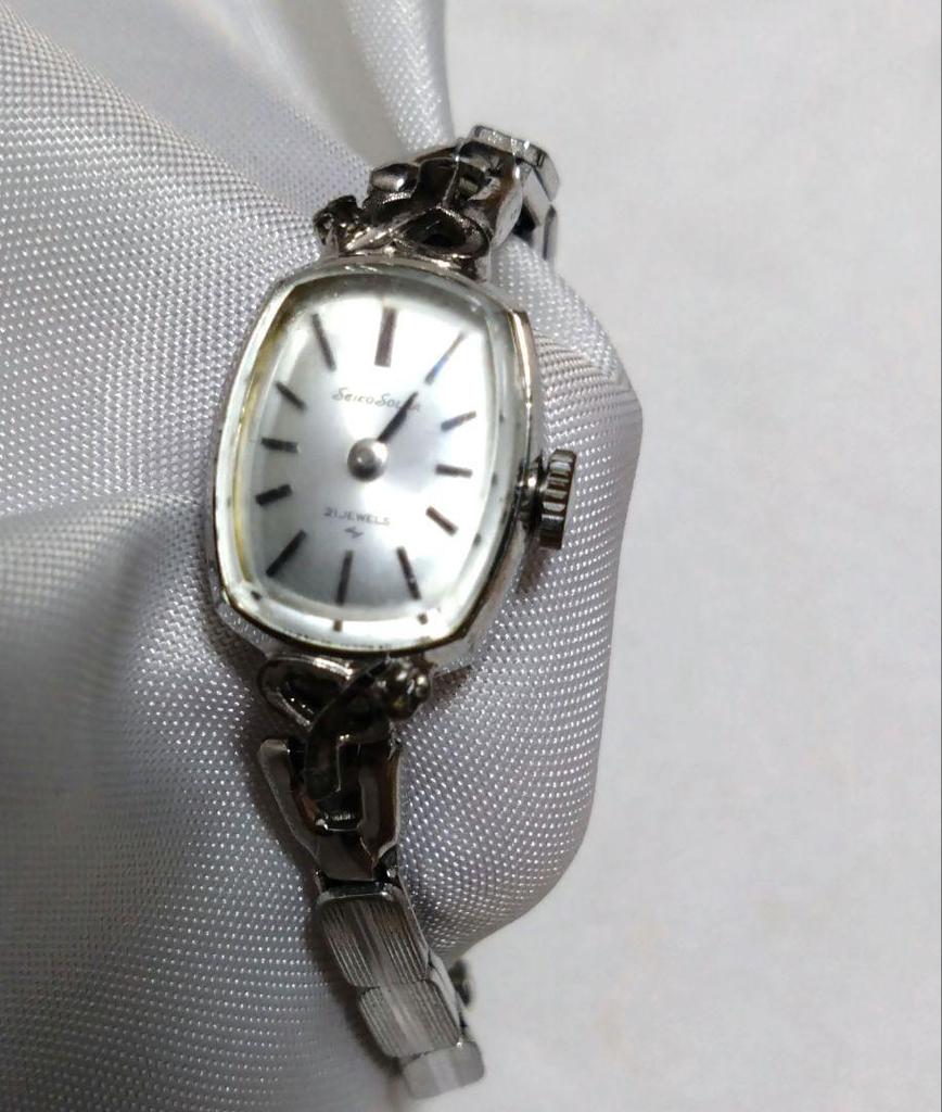 [USED] Extremely Rare SEIKOsora Vintage Hand-wound Watch with 2 Diamonds