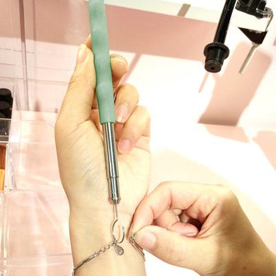 Bracelet Helper Hook Tools Stainless Steel Jewelry Wearing Aid Metal Bracelet Assistance for Clasps Zippers Closures Bracelets Necklaces Watches
