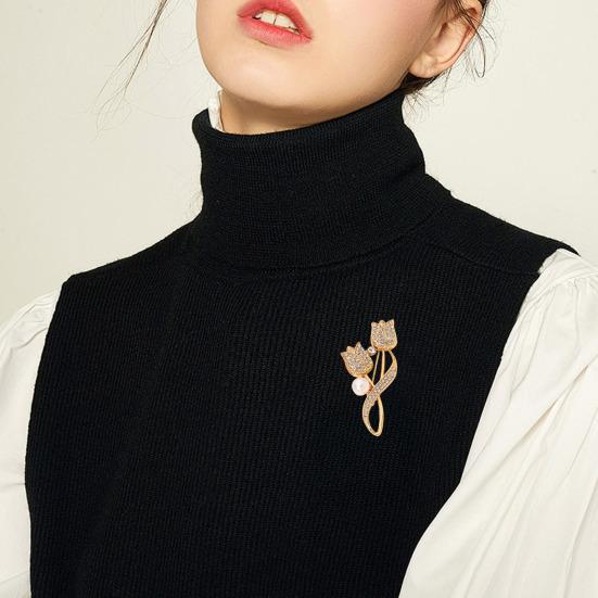 Women Alloy Brooch Pin, Tulip Shape Lapel Badge with Imitation Pearl Rhinestones Inlaid, Brooch Versatile Accessory for Sweaters Collars Hats Bags