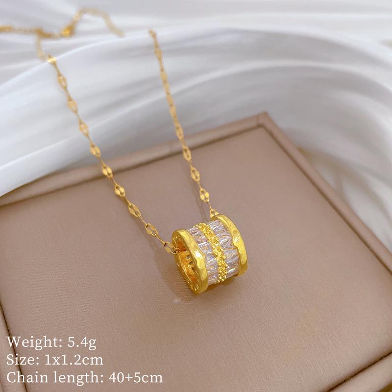 **Lively Women's Necklace: Titanium Steel & Gold-Plated Copper Clavicle Chain**