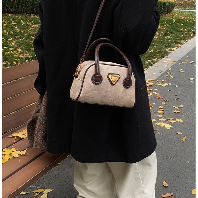 Niche Texture Underarm Commuter Handbag New Retro Bowling Bag Versatile Shoulder Pillow Bag