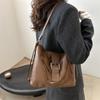 2025 winter new retro large-capacity bag women's fashion commuter tote bag niche design personalized shoulder bag