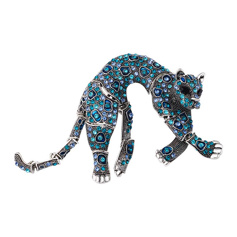 Retro Leopard Brooch for Men: Full Diamond Pin with European and American Flair