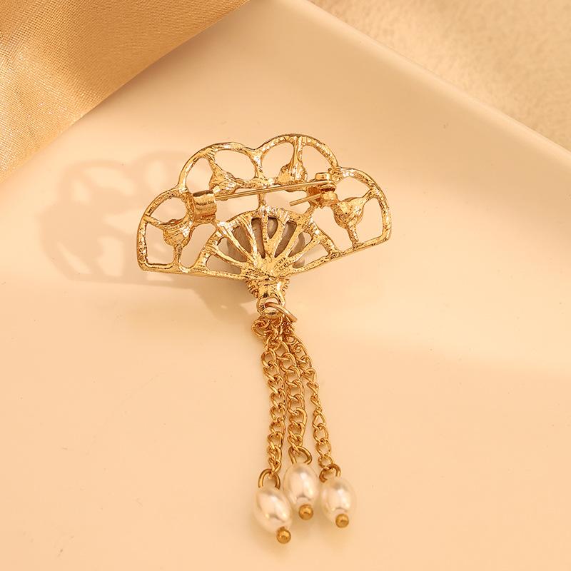 Classical Guofeng Hollow Fan Brooch Flower New Chinese Style Retro Court Elegant Elegant Cheongsam Accessories Corsage