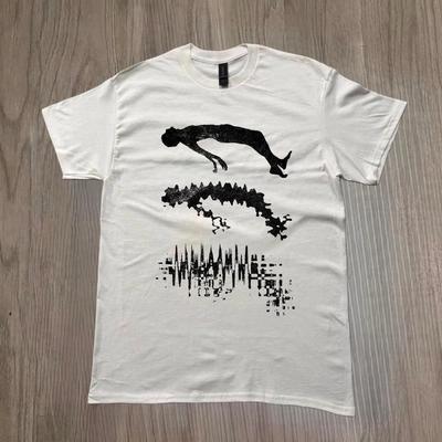 T-shirt graphique blanc flottant