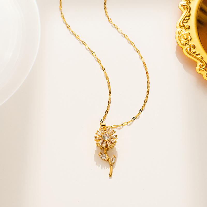 Elegant Colorfast 18K Rose Gold Necklace with Swan & Four-Leaf Clover Charm