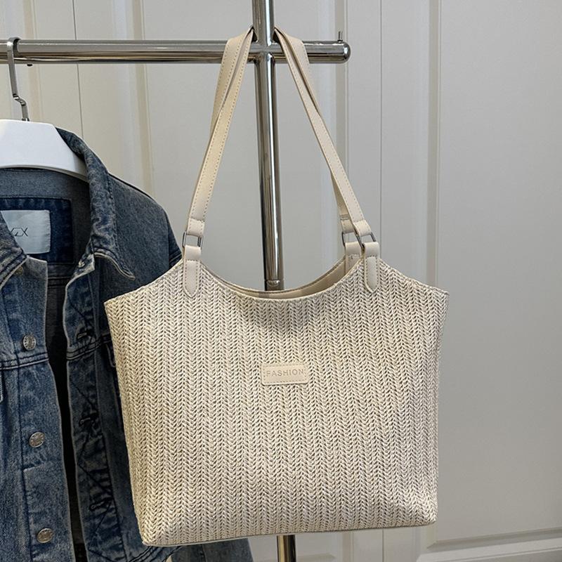 

Повседневная текстура простая 2025 новый весенний модный тренд нишевый дизайн большая вместимость женская наплечная сумка-тоут белый