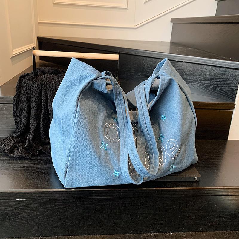 

Повседневная сумка-мешок женская новая большая вместительная сумка-тоут нишевая простая универсальная сумка для поездок на работу светло-синий