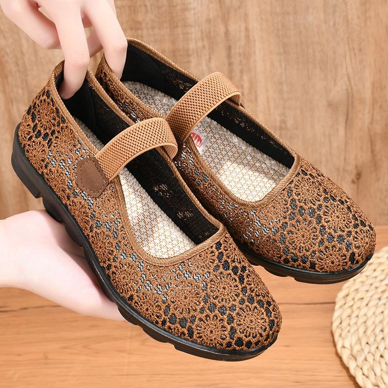 Summer old Beijing cloth shoes women's mesh shoes breathable grandma shoes hollow shallow mouth flat bottom mother shoes one pedal old man shoes