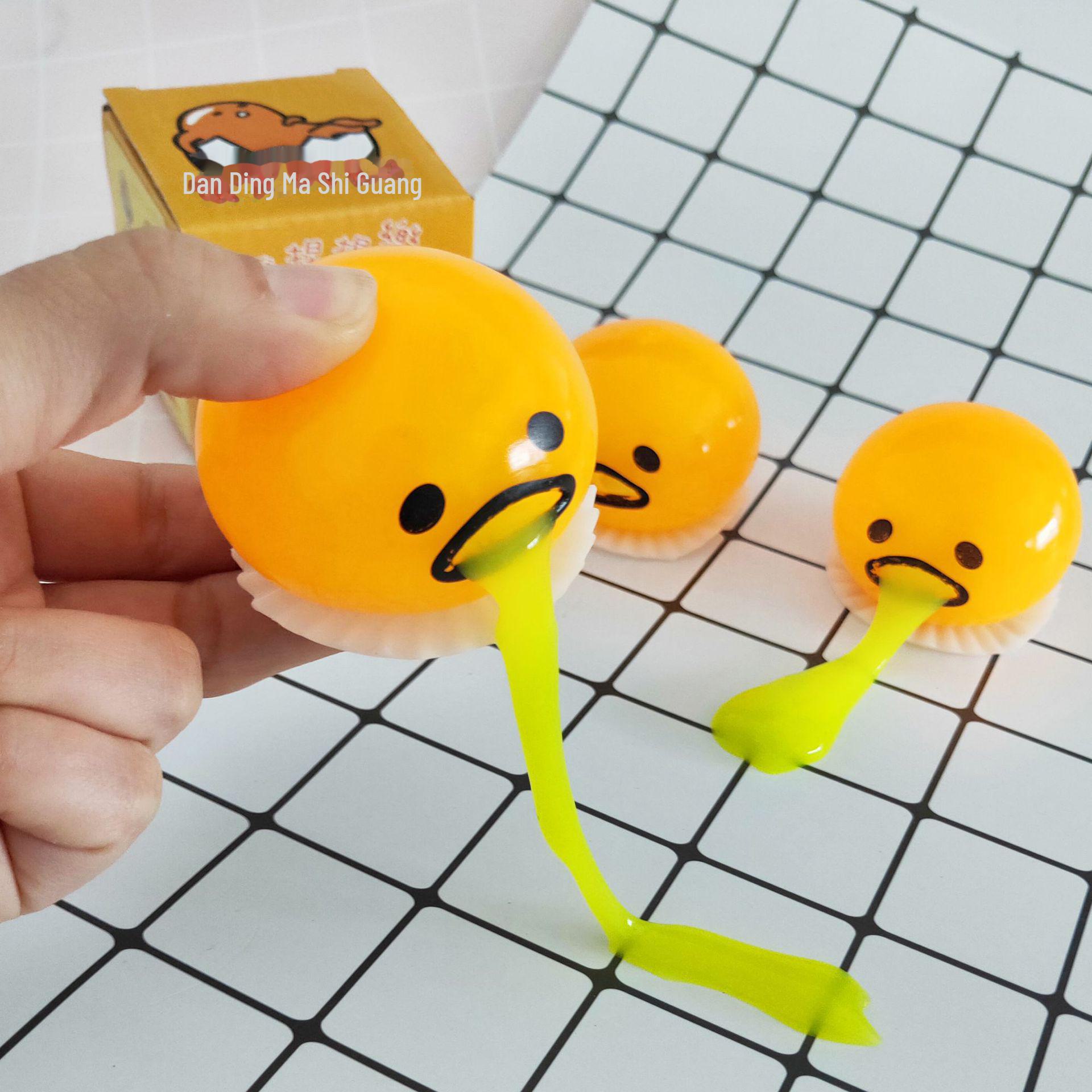 

Небьющееся яйцо с двойным желтком - забавная игрушка для розыгрыша на улице