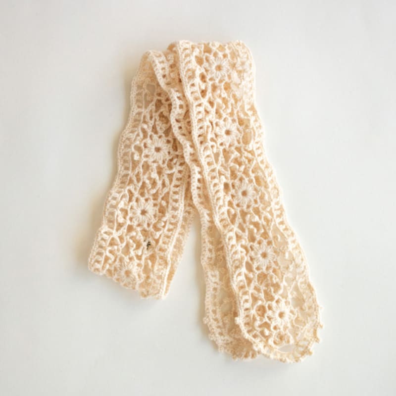MERRYMOTIVE Handmade crochet knitted scarf (Ivory)