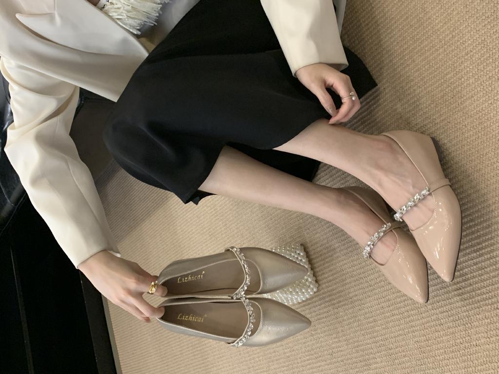 2025 new inner slope heel pointed rhinestone word with patent leather shallow mouth versatile OL Mary Jane women's shoes