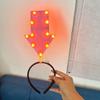 Met LED Pijl Licht Hoofdband Lichtgevende Pijl Vorm LED Hoofdband Uniek Ontwerp Op Batterijen Werking Concert Haaraccessoire