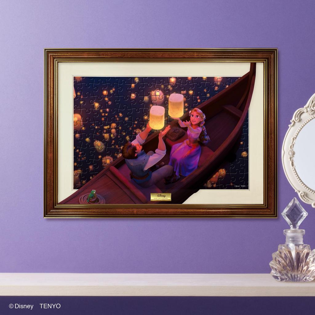 Tenyo ve 200dílné skládačce Galerie filmového umění Skládačka Disney Rapunzel na věži Dodává se s lepidlem a špachtlí Servisní karta je součástí [Made