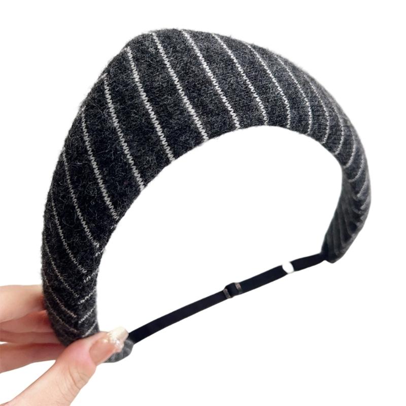 

Мягкие тканевые повязки в полоску, разработанные для комфорта при длительном ношении. Идеально подходят для повседневного использования и мероприятий.