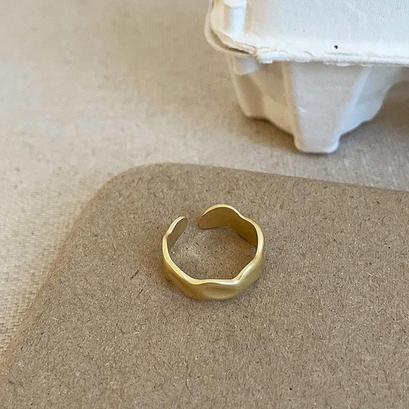 Übertriebener unregelmäßiger matter Metallöffnungsring Weibliche Persönlichkeit Einzigartiges Modetemperament Vielseitiger Ring