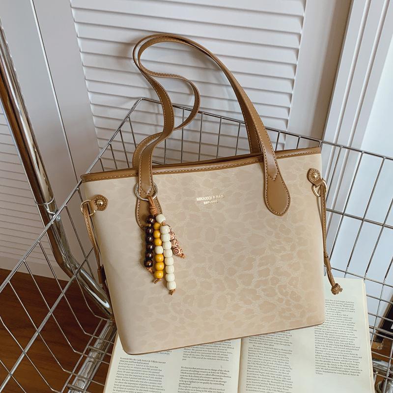 Large-capacity Bag Women's New Versatile Leopard Print Shoulder Armpit Bag Casual Work Commuter Tote Bag