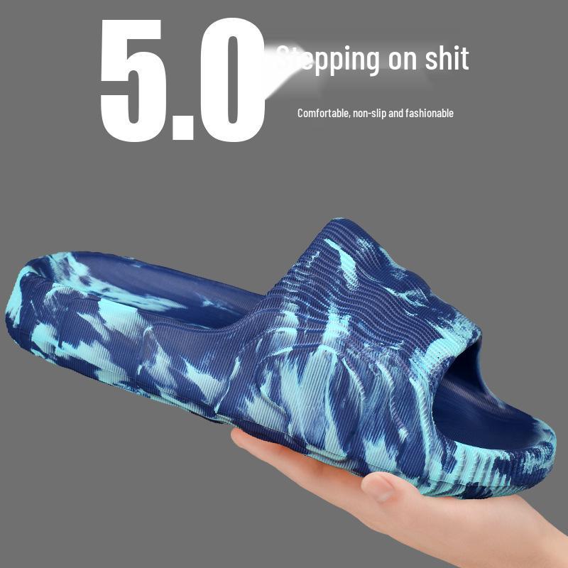 Men's Camouflage Fashion Slippers - Trendy Thick-Soled Casual Flip Flops for Outdoor and Beach Wear.